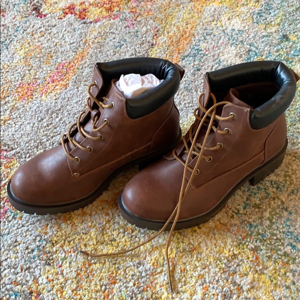 Never worn, comfy, perfect Timberland style boots.